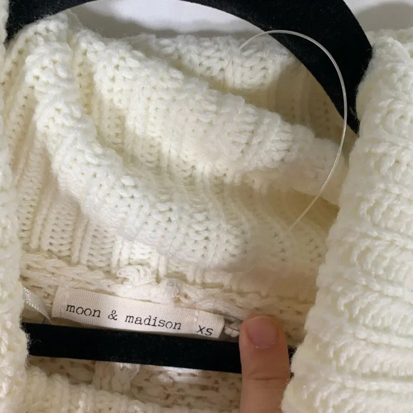 Moon & Madison Sweater Women’s XS Cream White Turtle Neck Oversized Pullover - Picture 4 of 10